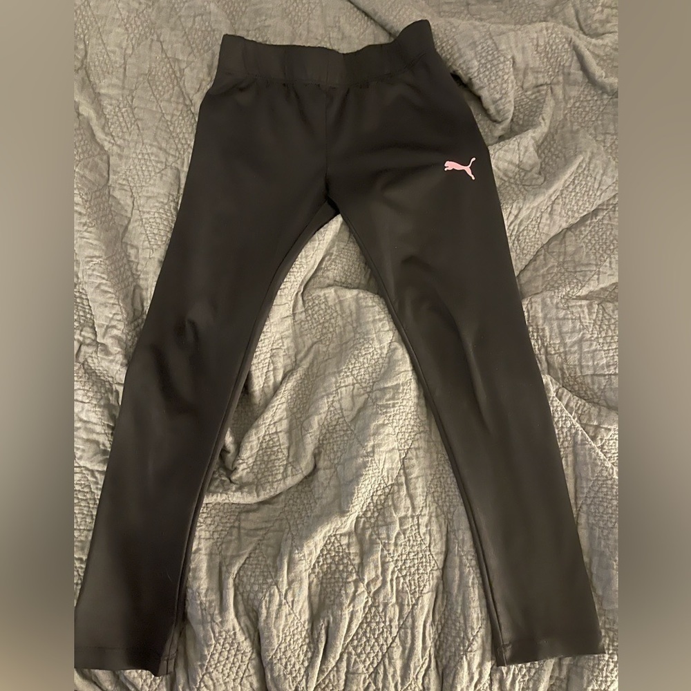Girls Puma leggings. Spandex material. Size XS